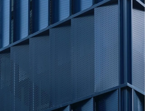 fachada geométrica azul