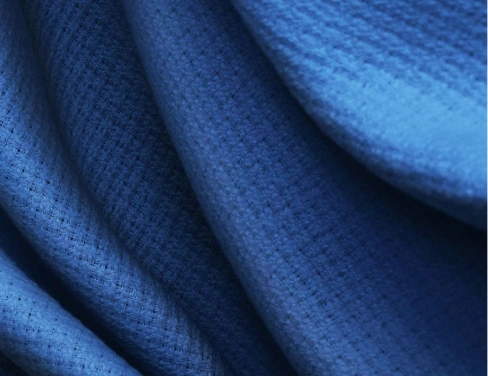 pliegues de tela azul